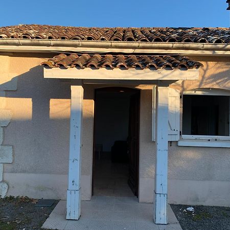 Petite Maison Dans Un Village Du Gers Sabazan Exterior photo