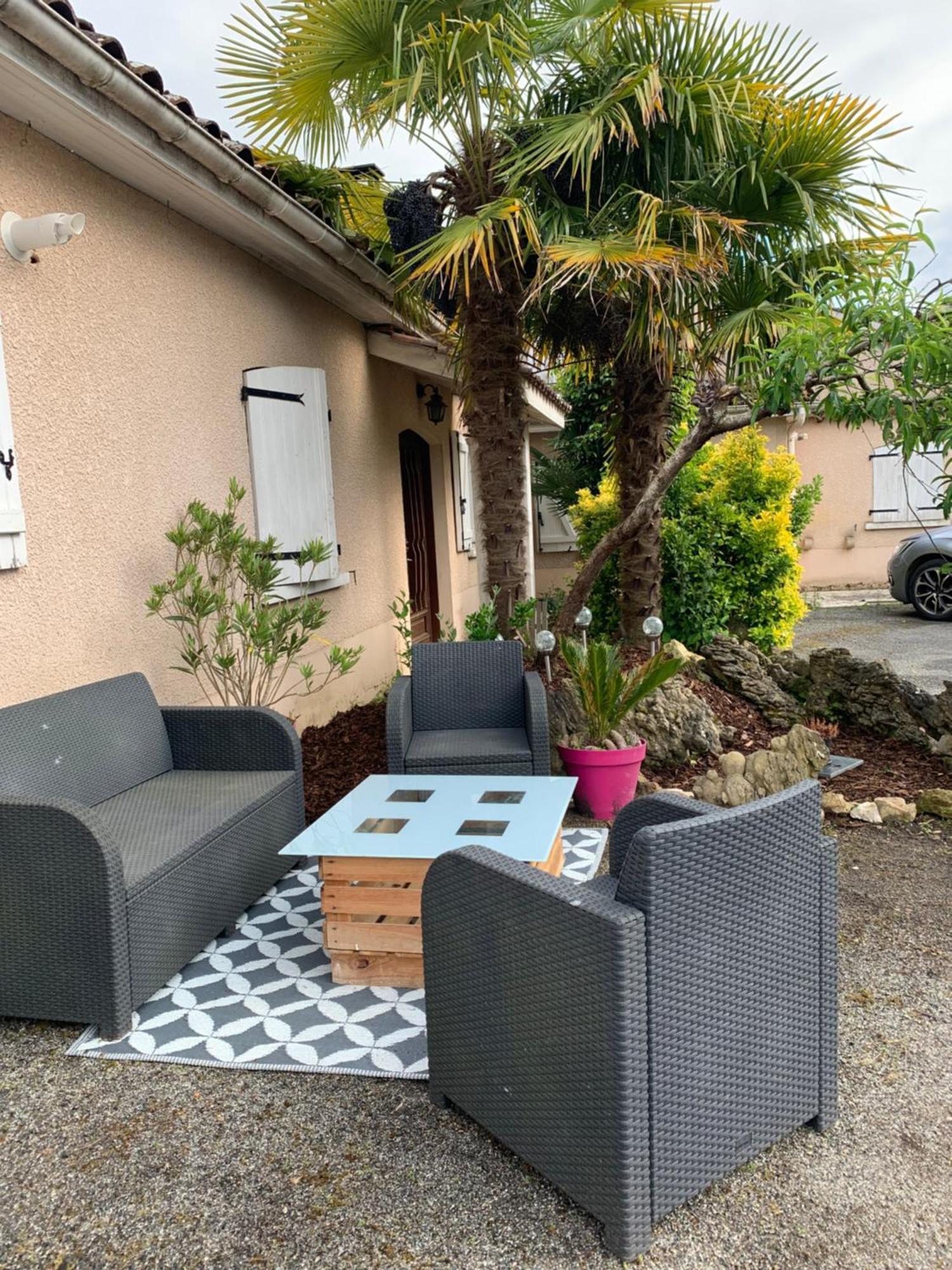 Petite Maison Dans Un Village Du Gers Sabazan Exterior photo